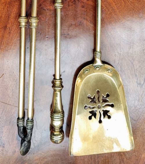 AN ANTIQUE OF 3 BRASS FIRE IRONS OF GOOD QUALITY - ADDITIONAL PHOTO 3