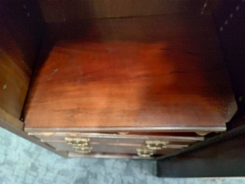 A QUALITY ANTIQUE MAHOGANY CARVED OPEN BOOKCASE - ADDITIONAL PHOTO 7