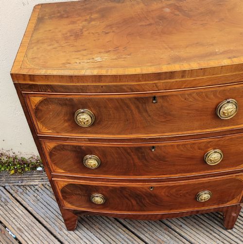 REGENCY MAHOGANY INLAID BOW FRONT CHEST OF DRAWERS - ADDITIONAL PHOTO 3