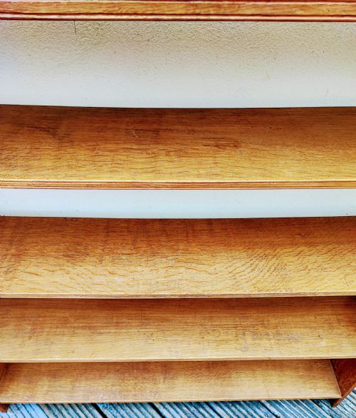 EDWARDIAN GOLDEN OAK OPEN BOOKCASE - ADDITIONAL PHOTO 3