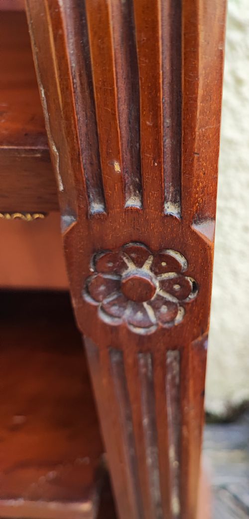 A QUALITY MAHOGANY OPEN BOOKCASE - ADDITIONAL PHOTO 1