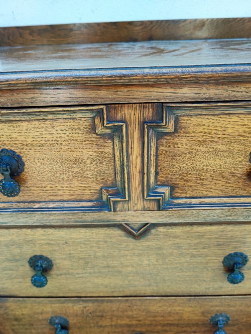 ANTIQUE SOLID OAK JACOBEAN STYLE CHEST OF DRAWERS - ADDITIONAL PHOTO 4