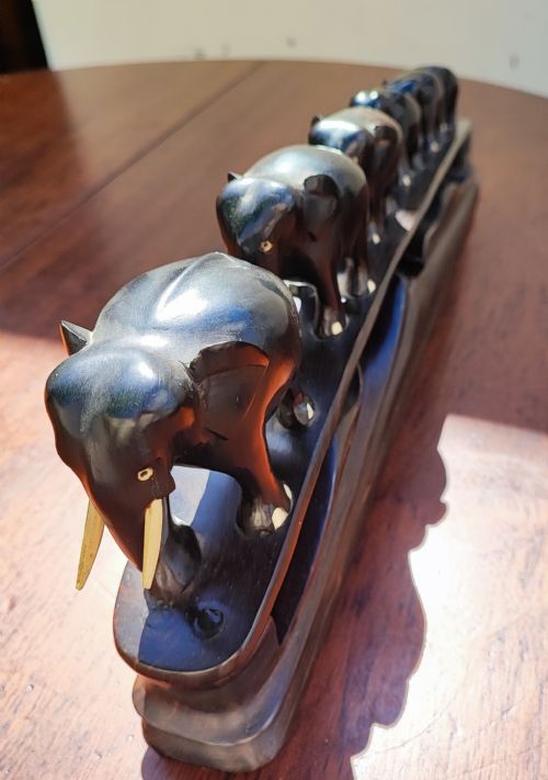 A BRIDGE OF 6 ELEPHANT'S CARVED IN EBONY AND BONE - ADDITIONAL PHOTO 4