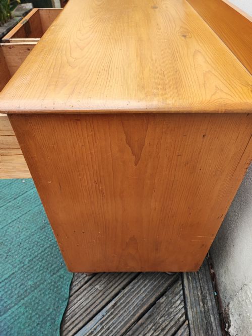 OUTSTANDING 19C STRIPED PINE CHEST OF DRAWERS - ADDITIONAL PHOTO 1