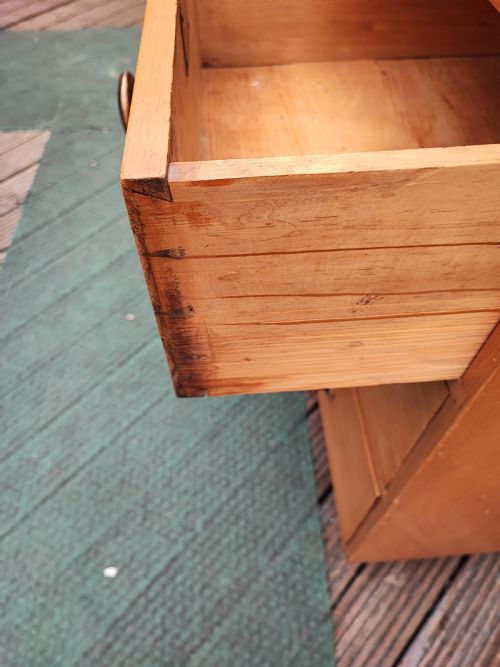 OUTSTANDING 19C STRIPED PINE CHEST OF DRAWERS - ADDITIONAL PHOTO 2