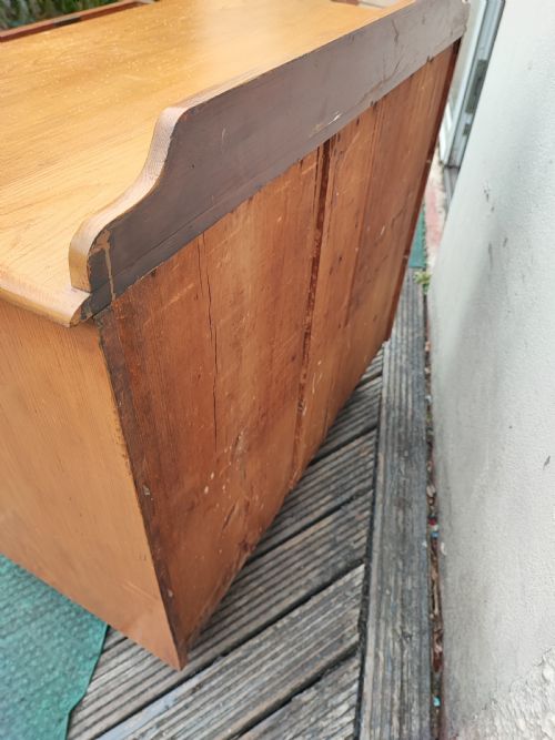 OUTSTANDING 19C STRIPED PINE CHEST OF DRAWERS - ADDITIONAL PHOTO 7