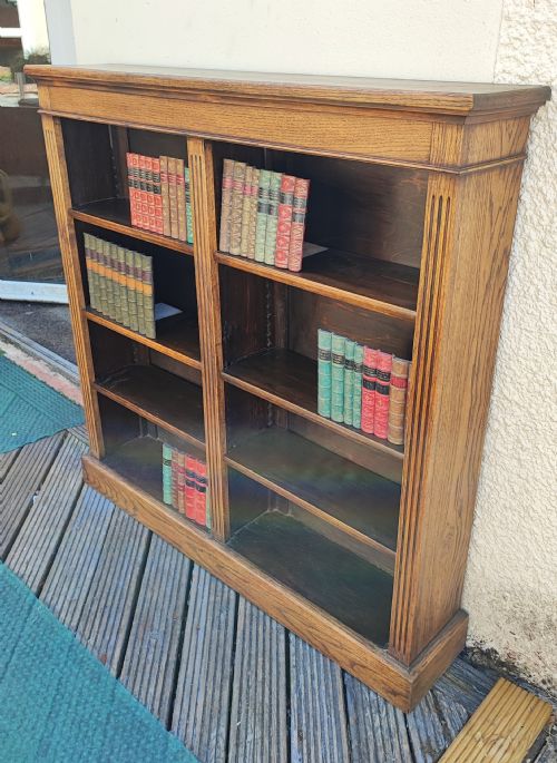 A FINE EDWARDIAN OAK OPEN BOOKCASE - ADDITIONAL PHOTO 4