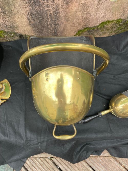 SUPERB ANTIQUE BRASS COAL SCUTTLE AND SHOVEL - ADDITIONAL PHOTO 2