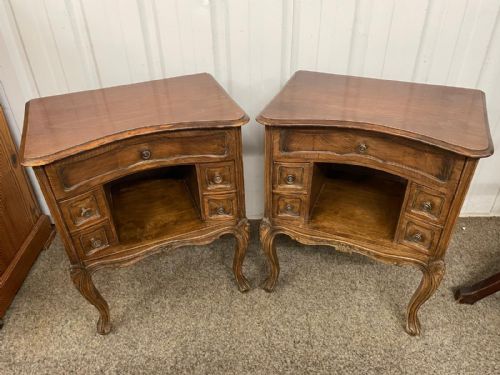 A PRETTY PAIR OF FRENCH BEDSIDE CABINETS - ADDITIONAL PHOTO 4