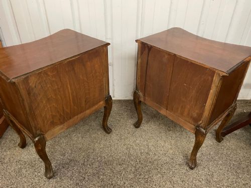 A PRETTY PAIR OF FRENCH BEDSIDE CABINETS - ADDITIONAL PHOTO 5