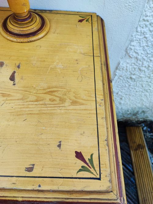 A CHARMING VICTORIAN ORIGINAL PAINTED PINE DRESSING TABLE - ADDITIONAL PHOTO 2