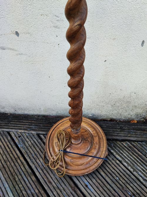 EDWARDIAN BARLEY TWIST OAK STANDARD LAMP - ADDITIONAL PHOTO 1