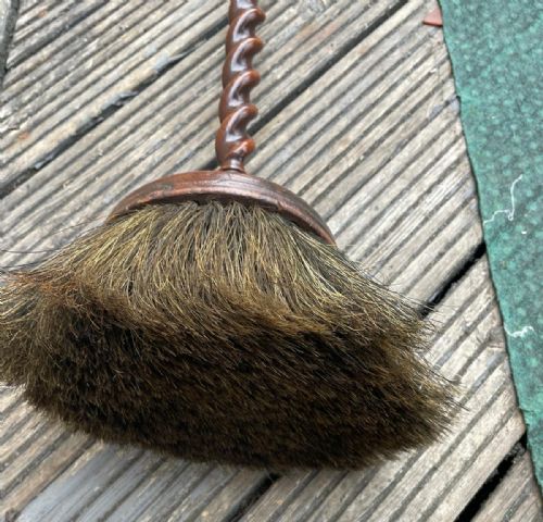 A RARE ANTIQUE TURNED WALNUT COUNTRY HOUSE BROOM - ADDITIONAL PHOTO 4