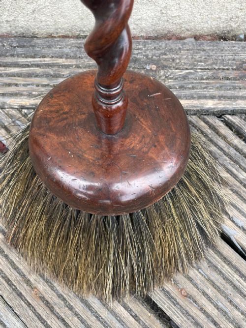 A RARE ANTIQUE TURNED WALNUT COUNTRY HOUSE BROOM - ADDITIONAL PHOTO 5
