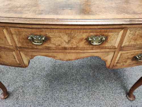 ANTIQUE GOLDEN WALNUT DRESSING OR WRITING TABLE BY MAPLE'S OF LONDON - ADDITIONAL PHOTO 4