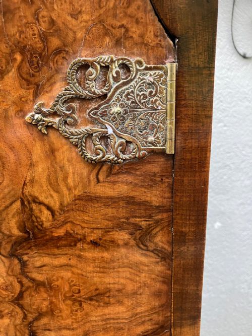 SUPERB WALNUT DRINKS CABINET - ADDITIONAL PHOTO 4