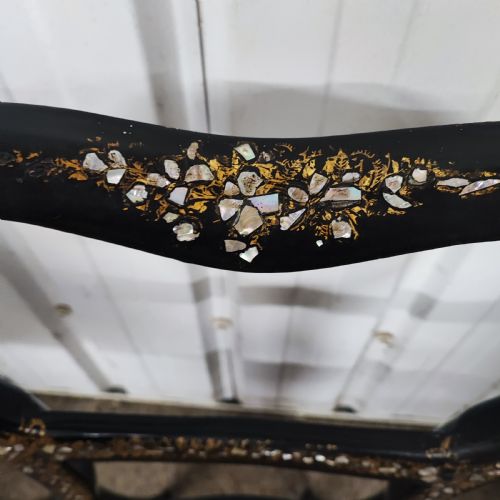 A PRETTY VICTORIAN EBONISIED AND MOTHER OF PEARL INLAID OCCASIONAL CHAIR - ADDITIONAL PHOTO 4