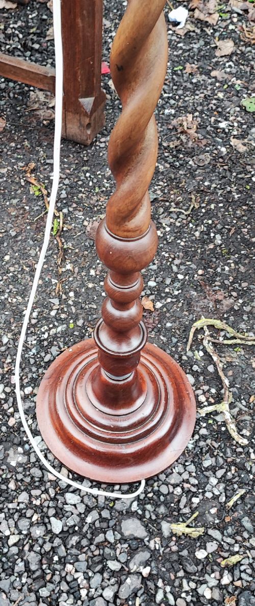 WONDERFUL ANTIQUE MAHOGANY STANDARD LAMP - ADDITIONAL PHOTO 2