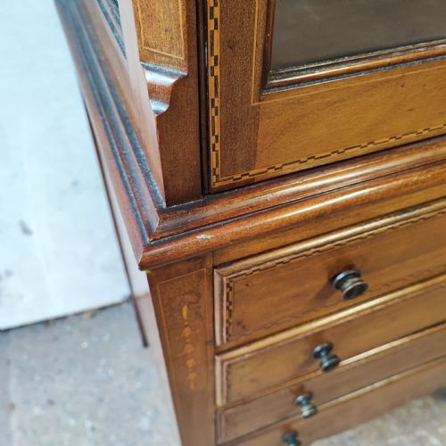 QUALITY TALL AND NARROW DISPLAY CABINET - ADDITIONAL PHOTO 7