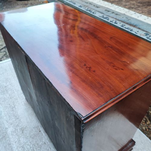 FINE GEORGIAN LOW MAHOGANY CHEST OF DRAWERS - ADDITIONAL PHOTO 3
