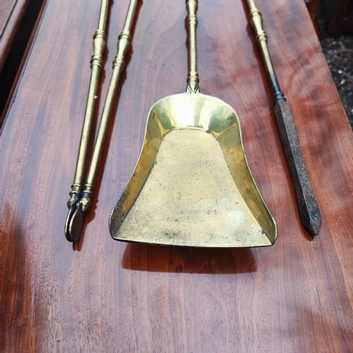 SUPERB SET OF BRASS FIRE IRONS - ADDITIONAL PHOTO 2