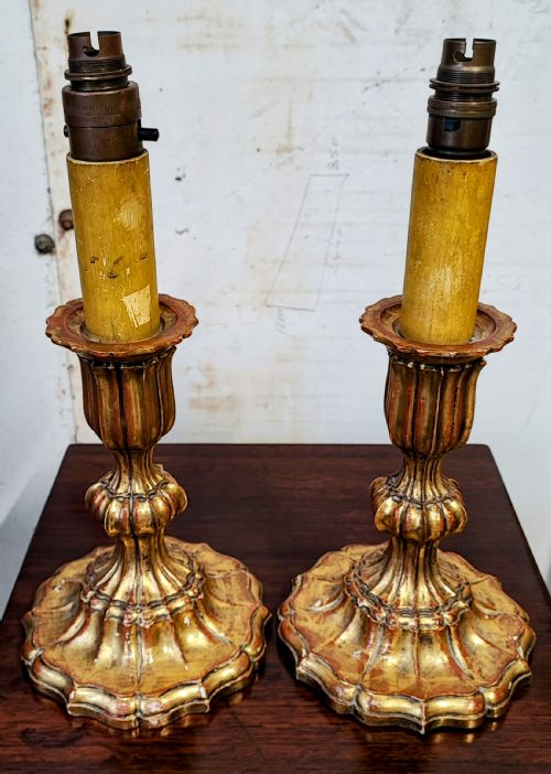 SUPERB PAIR OF ITALIAN GILTWOOD CANDLE LAMPS - ADDITIONAL PHOTO 1