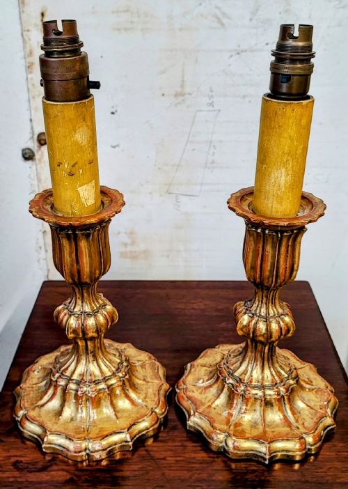 SUPERB PAIR OF ITALIAN GILTWOOD CANDLE LAMPS - ADDITIONAL PHOTO 4