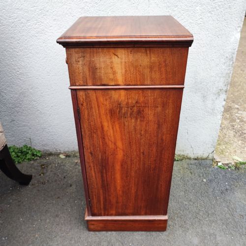 FINE MAHOGANY PEDESTAL BEDSIDE CABINET - ADDITIONAL PHOTO 2
