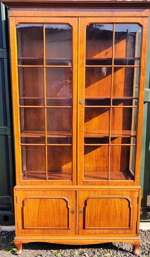 SUPERB ANTIQUE WALNUT DISPLAY CABINET - ADDITIONAL PHOTO 4