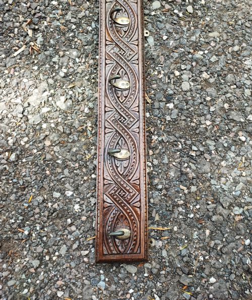 ANTIQUE LONG CARVED OAK COAT RACK - ADDITIONAL PHOTO 6
