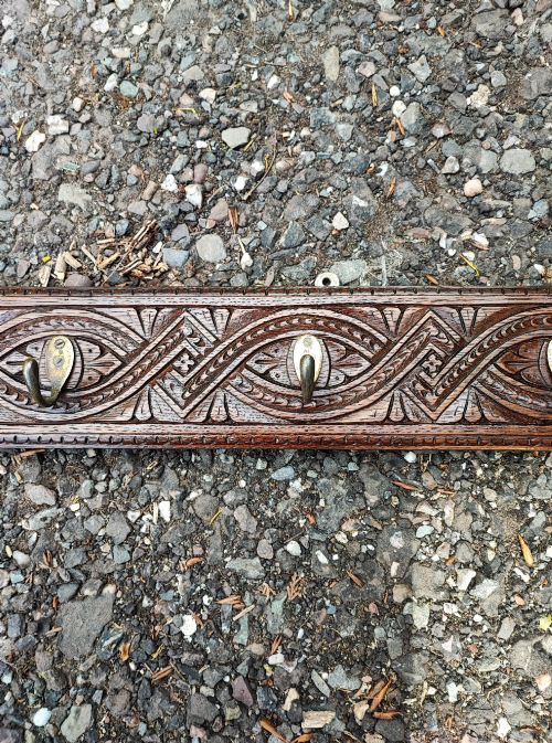 ANTIQUE LONG CARVED OAK COAT RACK - ADDITIONAL PHOTO 10