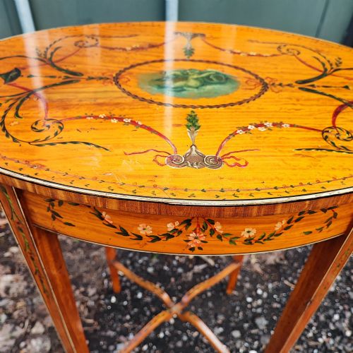 SUPERB PAINTED SATIN WOOD SIDE OCCASIONAL TABLE - ADDITIONAL PHOTO 4
