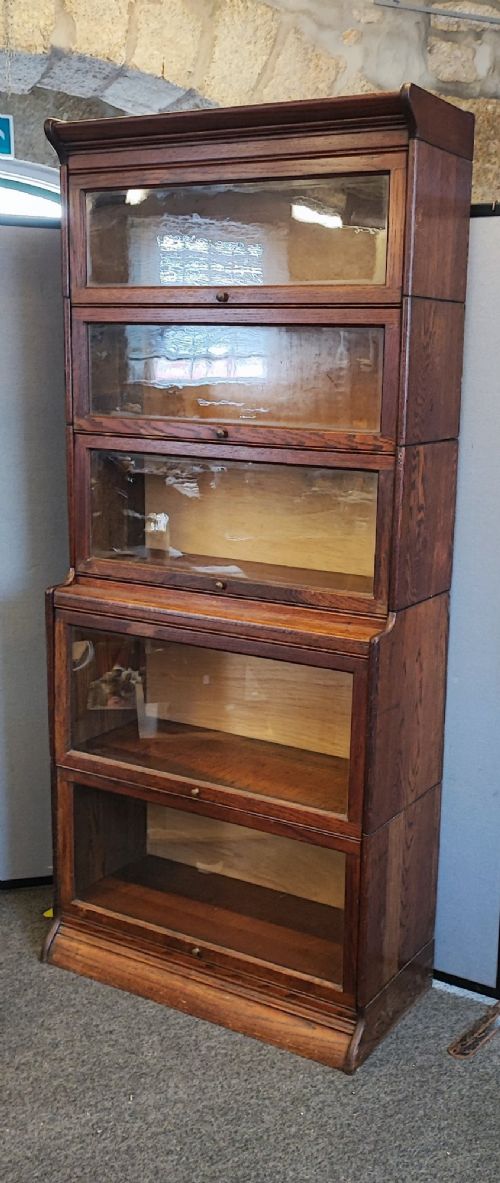 A FIVE TIER SECTIONAL SOLICITORS BOOK CASE IN OAK - ADDITIONAL PHOTO 5