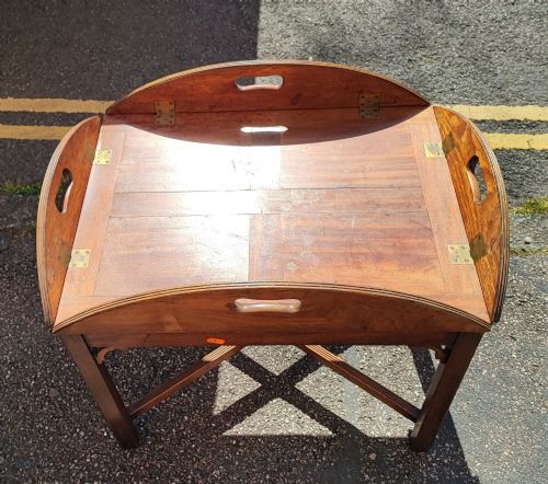 AN ANTIQUE QUALITY MILITARY FOLDING TRAY ON STAND
