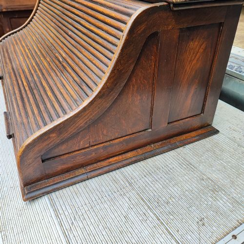 ANTIQUE ROLL TOP DESK IN OAK - ADDITIONAL PHOTO 2