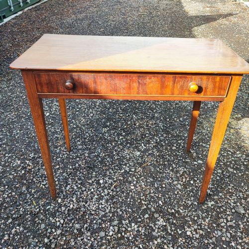 A GEORGIAN MAHOGANY SIDE TABLE - ADDITIONAL PHOTO 1