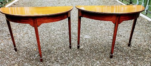 A PAIR OF GEORGIAN DEMI LUNE MAHOGANY CONSOLE TABLES - ADDITIONAL PHOTO 3