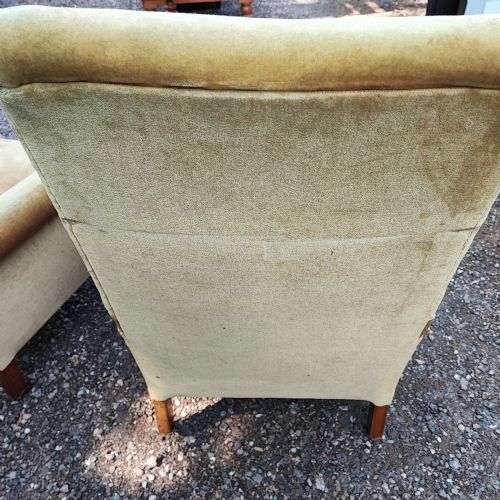 A PAIR OF VICTORIAN WALNUT UPHOLSTERED ARM CHAIRS - ADDITIONAL PHOTO 3