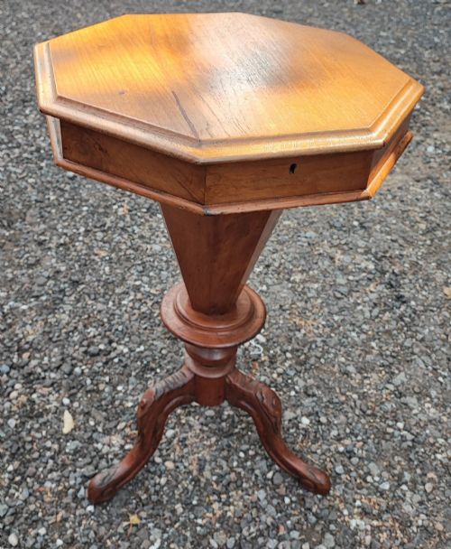 A VICTORIAN WALNUT TRUMPET WORK BOX - ADDITIONAL PHOTO 2