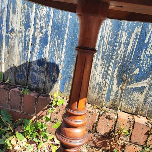 A FINE MAHOGANY LAMP OR WINE TABLE - ADDITIONAL PHOTO 4