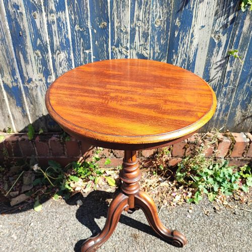 A FINE MAHOGANY LAMP OR WINE TABLE - ADDITIONAL PHOTO 7