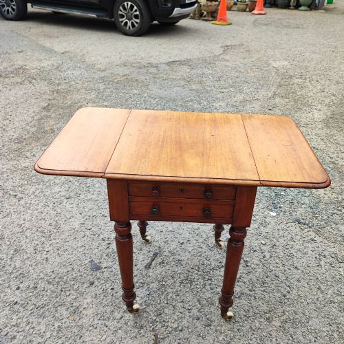 QUALITY MAHOGANY PEMBROKE LAMP TABLE - ADDITIONAL PHOTO 1
