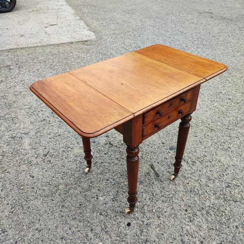 QUALITY MAHOGANY PEMBROKE LAMP TABLE - ADDITIONAL PHOTO 3