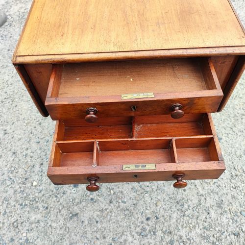 QUALITY MAHOGANY PEMBROKE LAMP TABLE - ADDITIONAL PHOTO 4