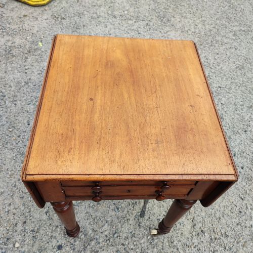 QUALITY MAHOGANY PEMBROKE LAMP TABLE - ADDITIONAL PHOTO 9