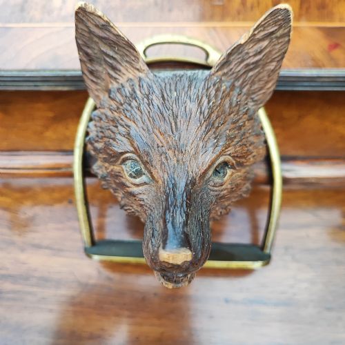 AN UNUSUAL CARVED FOX HEAD COUNTRY WHIP RACK - ADDITIONAL PHOTO 1