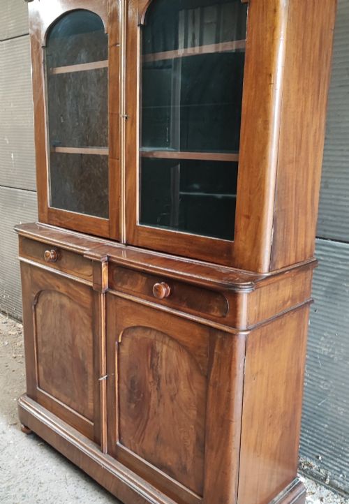 A Quality Victorian Mahogany 2 Door Bookcase
