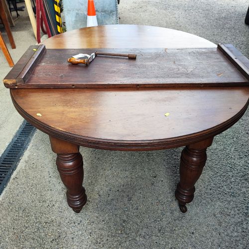 Good Victorian Mahogany Extending Dining Table