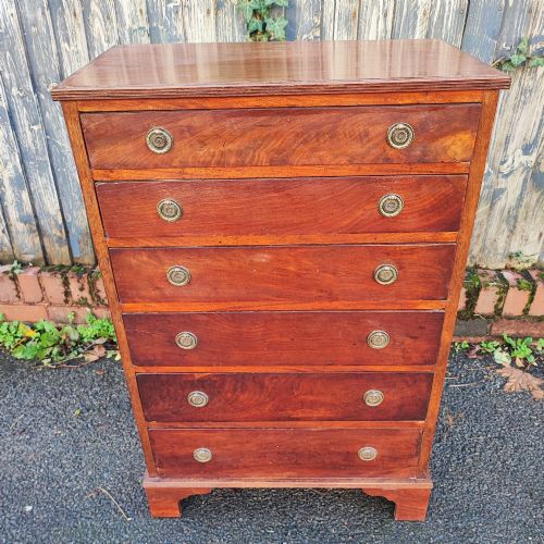 Good Narrow Mahogany. Chest of Drawers