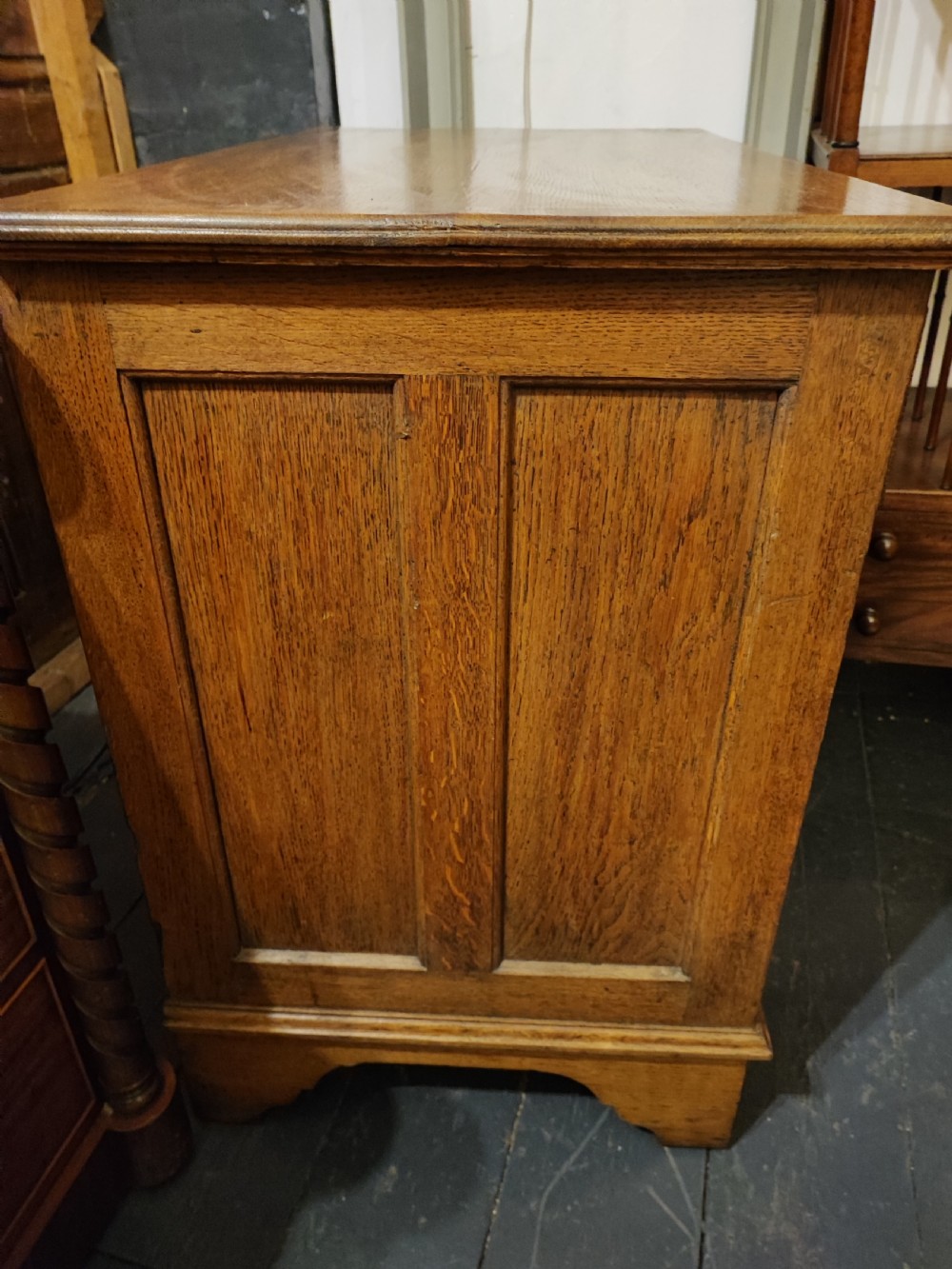 Antique small oak chest of drawers. View V